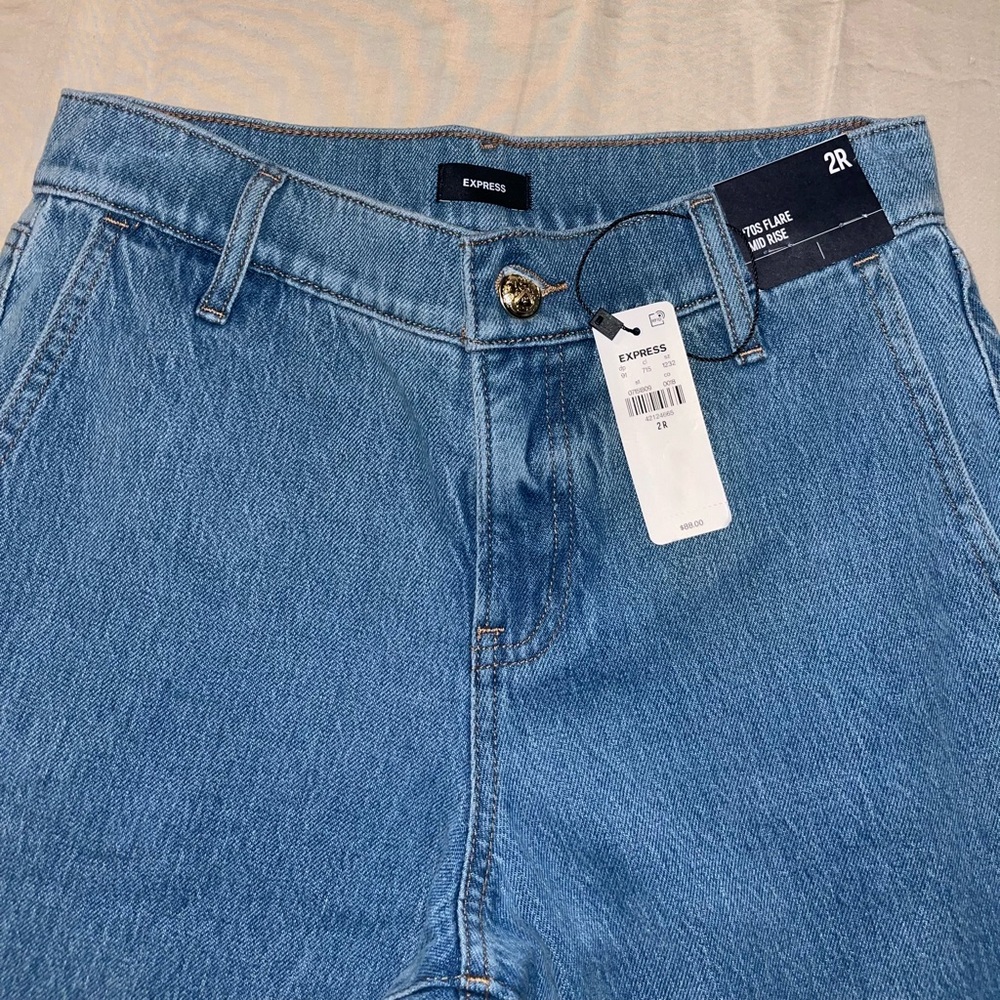 NWT Express 70s Flare Mid Rise Women Jeans
Light Blue
Sz 2R 4R 6R 14R